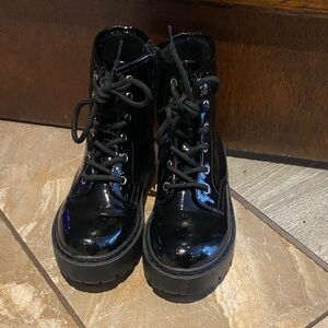 Steve Madden Kids Black Patent Lace-Up Lug Boots